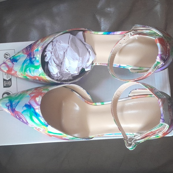 Women's Heels - Picture 4 of 10